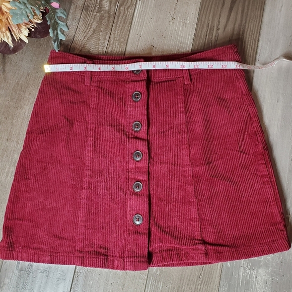 Forever 21 Burgundy Mini Corduroy Skirt Size Medium NWOT - Picture 5 of 12